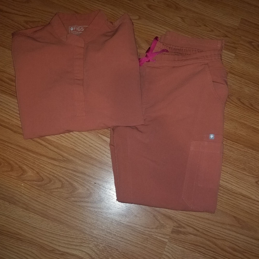 Figs Orange Scrub Set